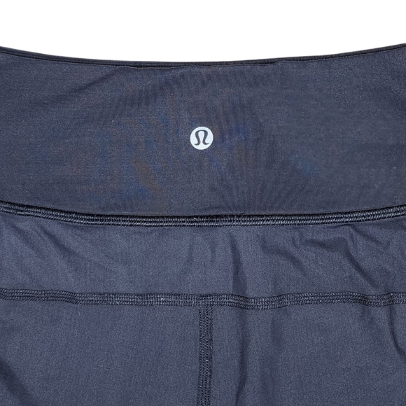Lululemon Cinch and Stretch Short 2.5" Black Womens 8 - Picture 6 of 9